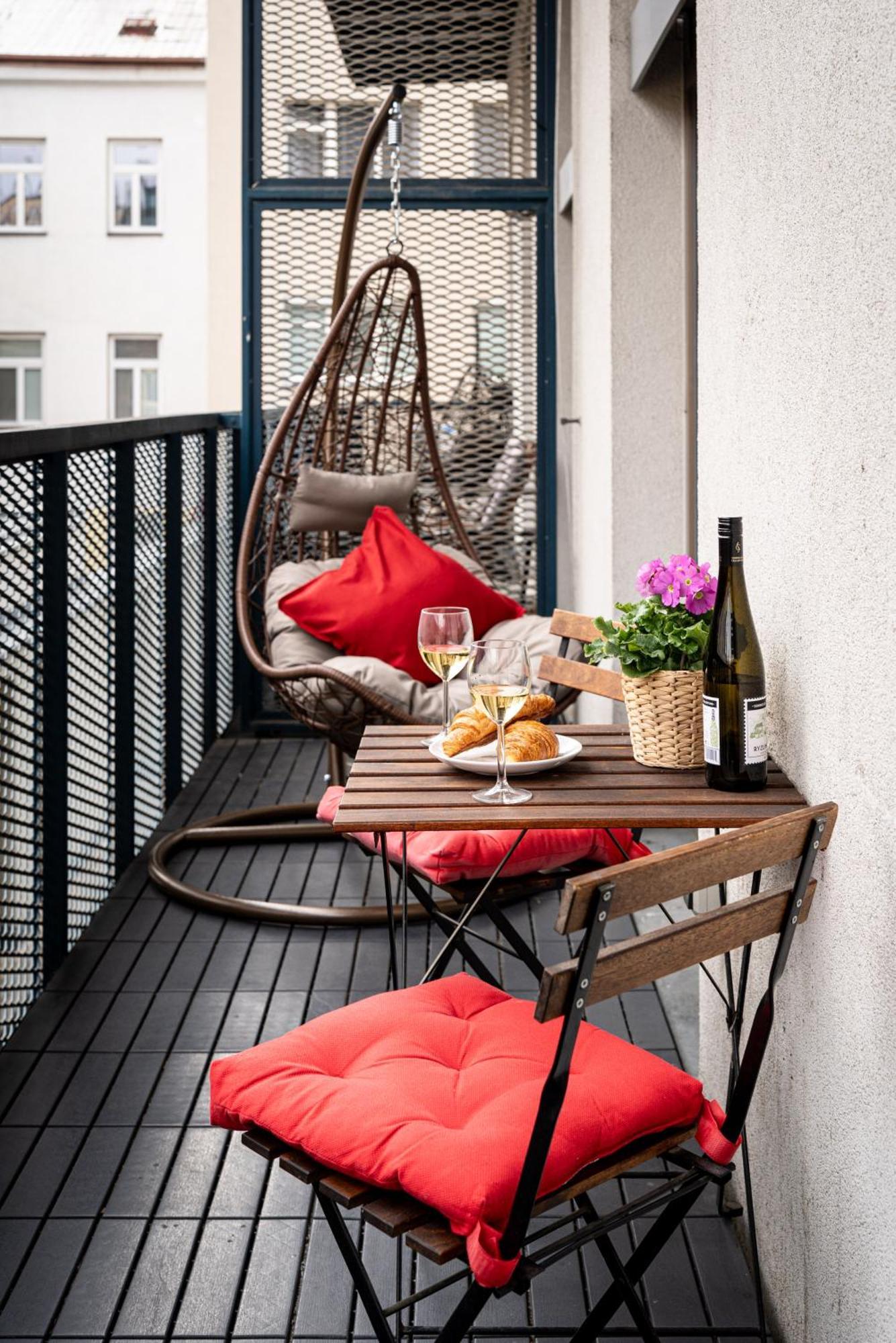 Apartments With Large Balcony, Parking ปราก ภายนอก รูปภาพ
